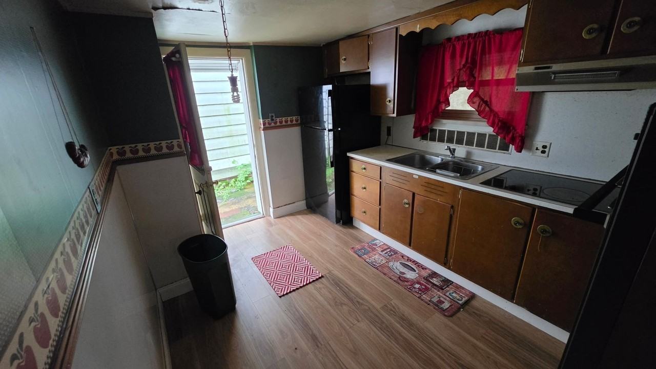 243 Pierce St - Photo 7 of 14
