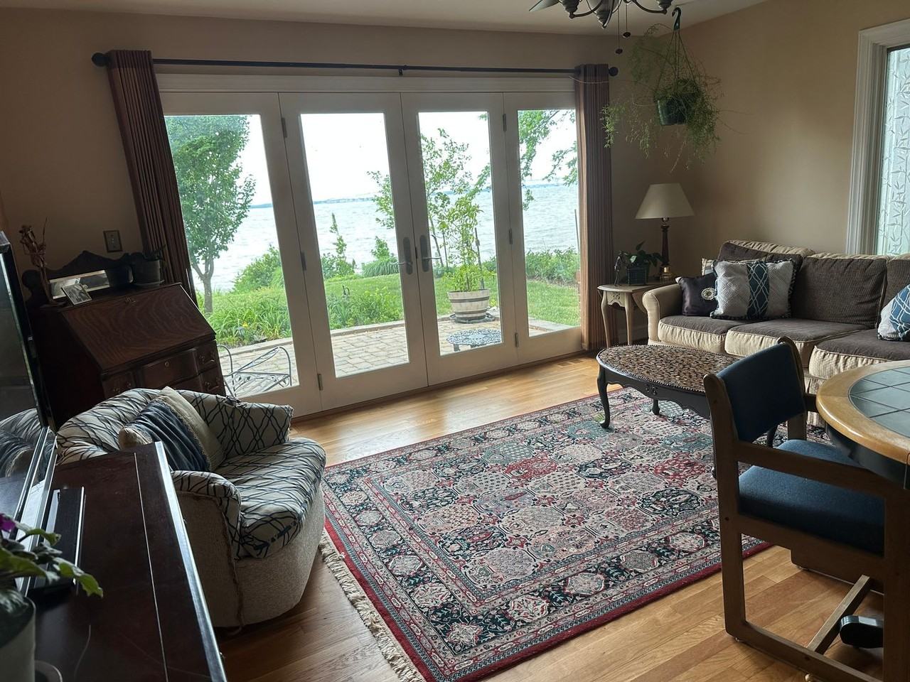 1006 Bayside Dr - Photo 4 of 15