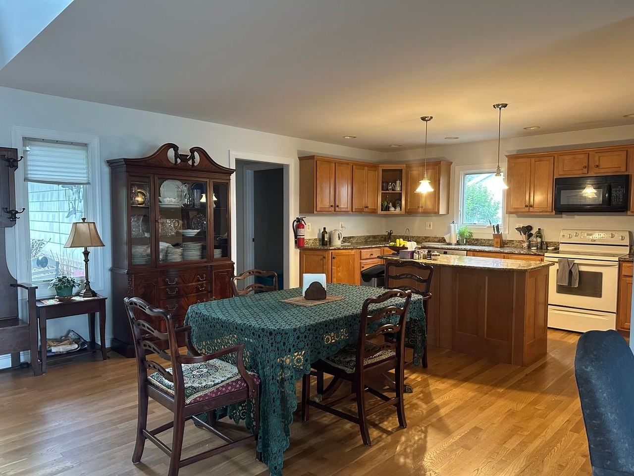 1006 Bayside Dr - Photo 5 of 15