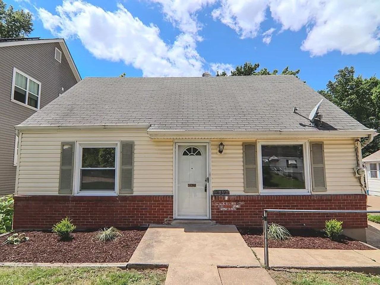 439 Caroline Ave - Photo 2 of 36