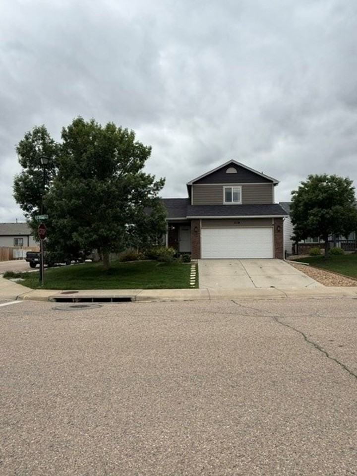 2174 Village Dr - Photo 2 of 12