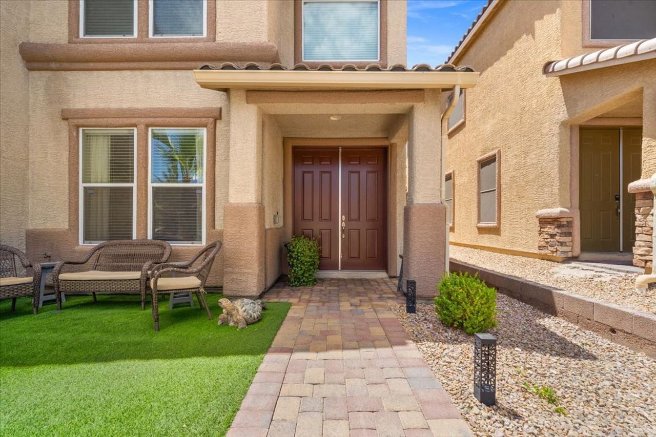 1213 Earth Ct - Photo 3 of 25