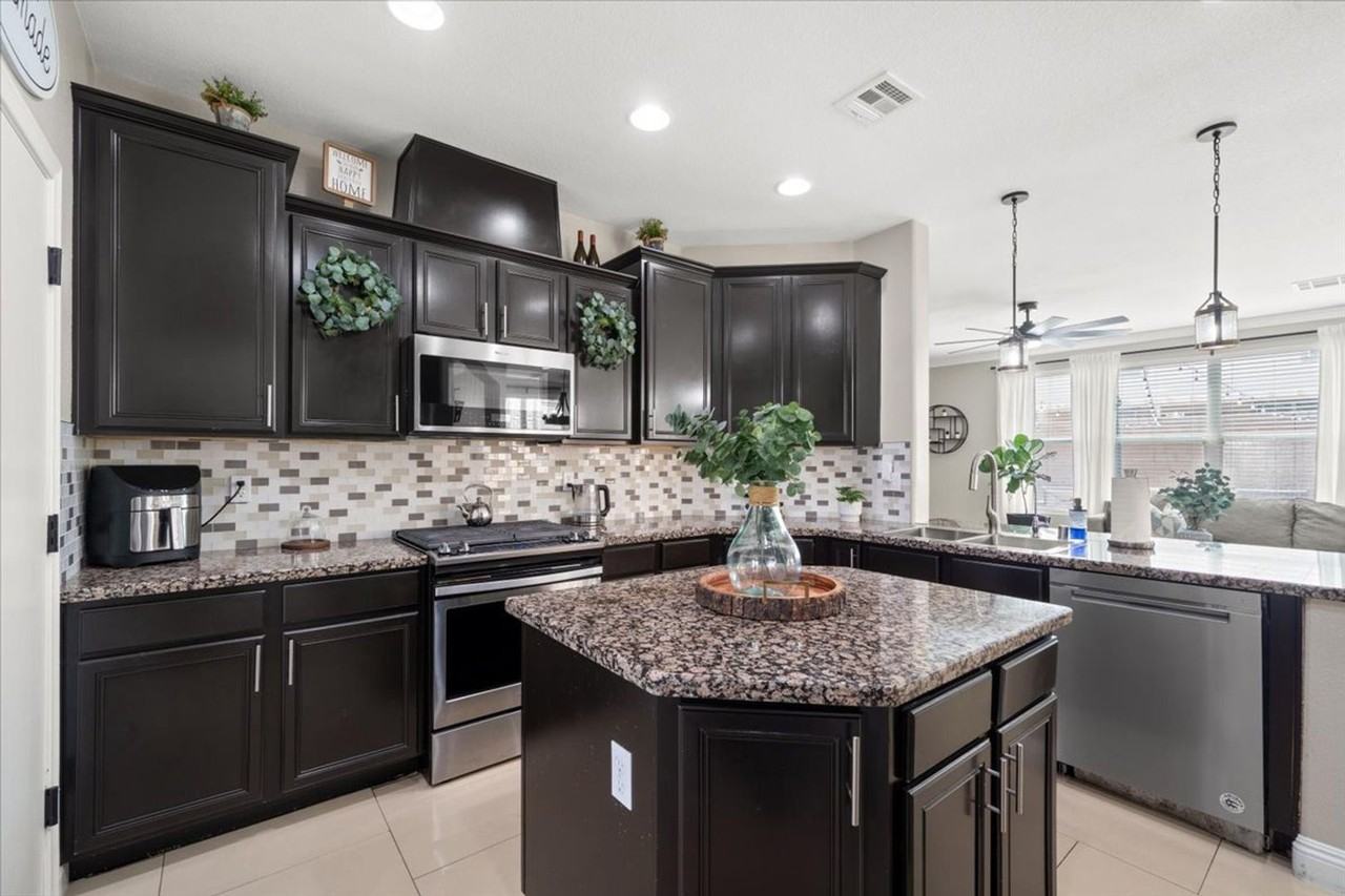 1213 Earth Ct - Photo 5 of 25