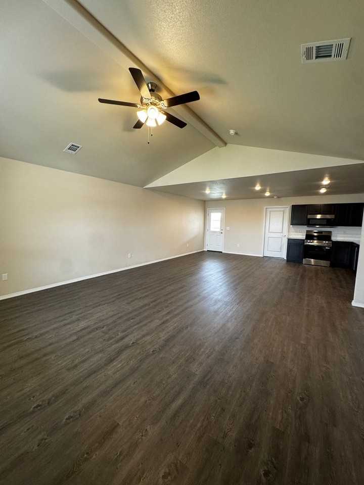 4203 Sunset St - Photo 2 of 16