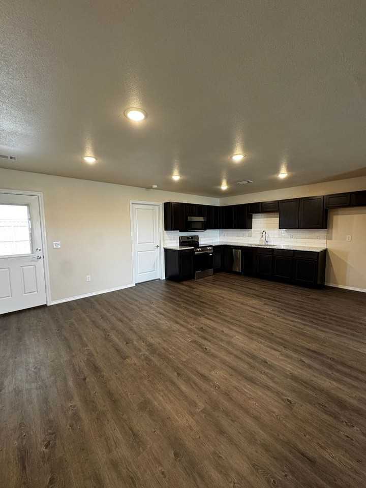 4203 Sunset St - Photo 3 of 16