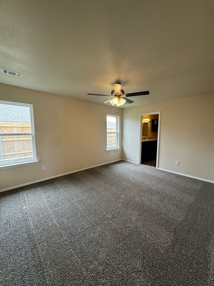 4203 Sunset St - Photo 4 of 16