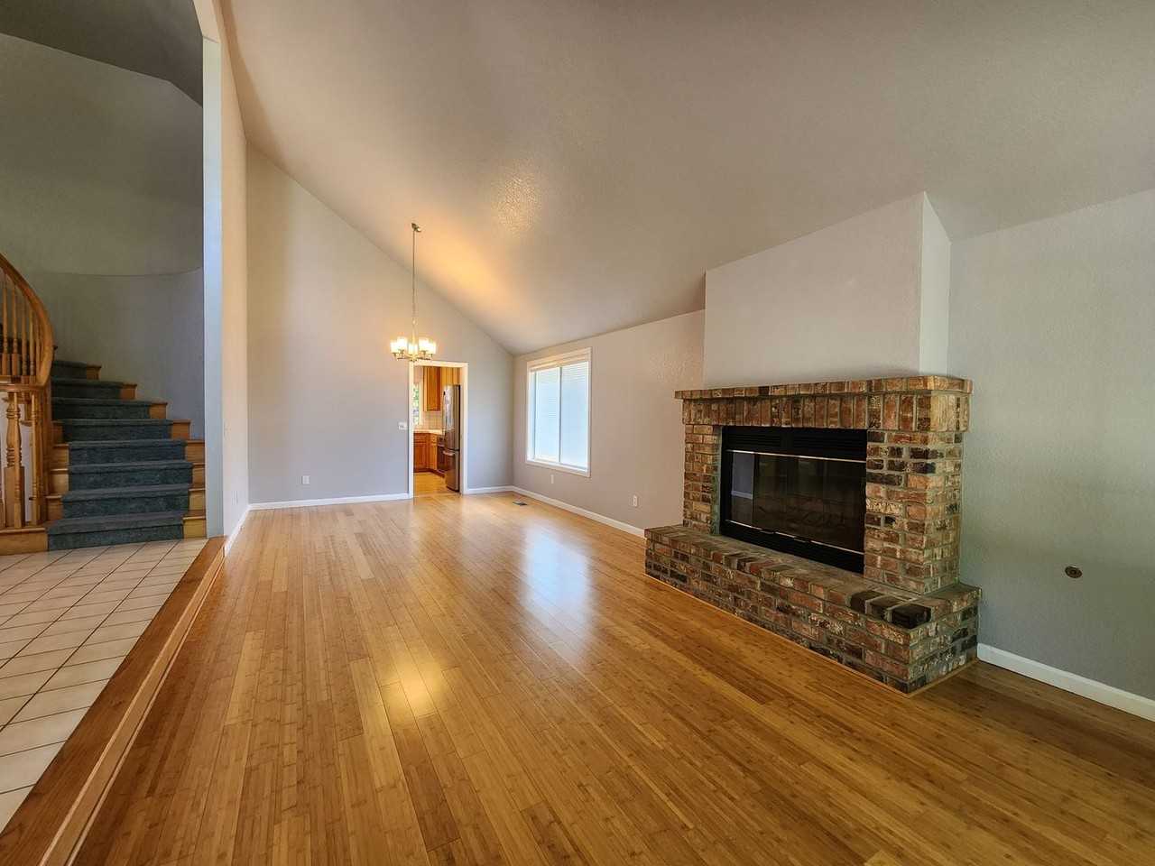 9609 Lord Dr - Photo 4 of 34