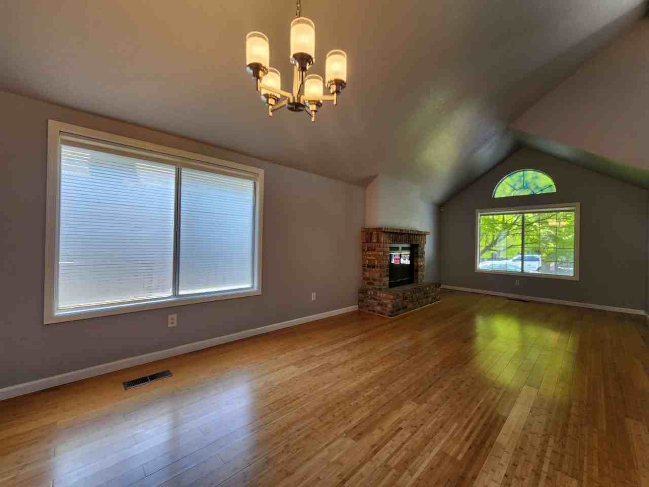 9609 Lord Dr - Photo 5 of 34