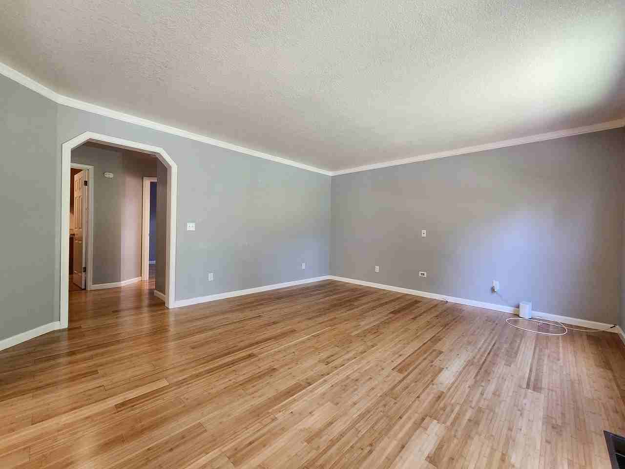 9609 Lord Dr - Photo 6 of 34