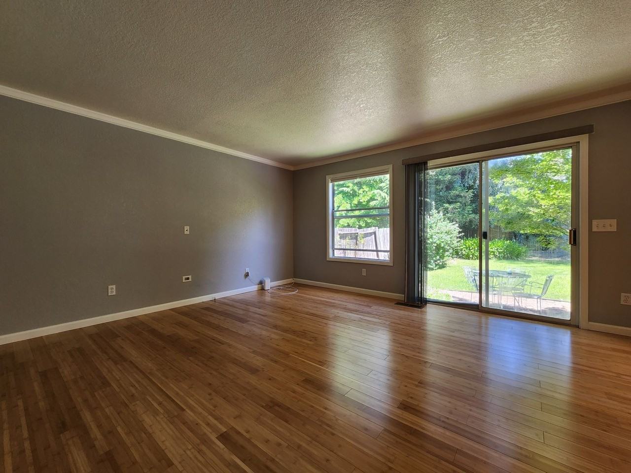 9609 Lord Dr - Photo 7 of 34