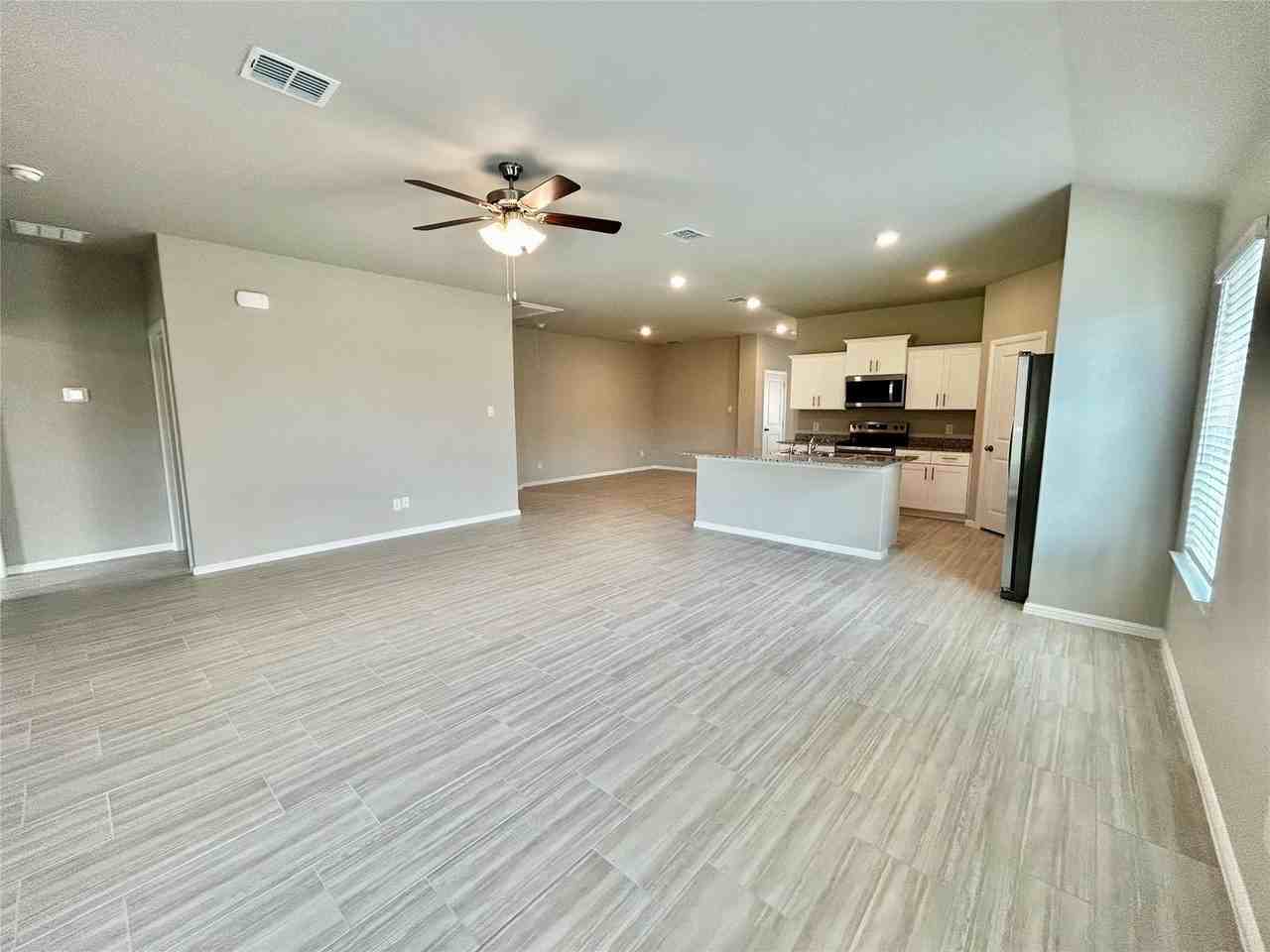 16432 Severn Ln - Photo 3 of 31