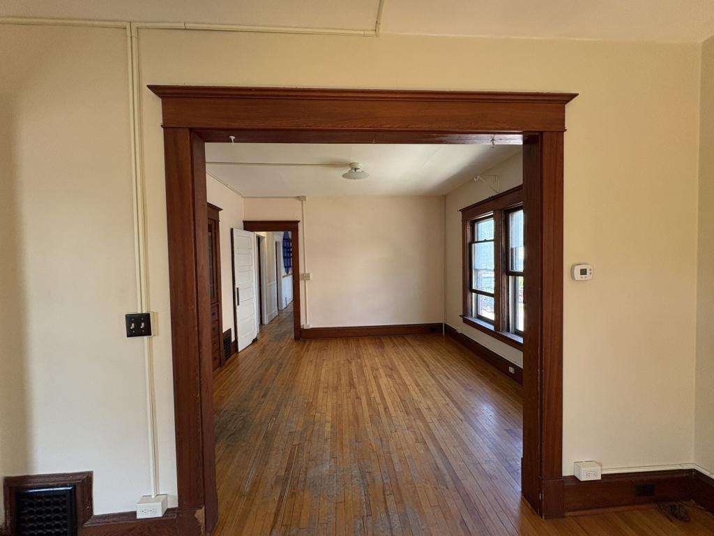 48 Monroe St - Photo 3 of 6
