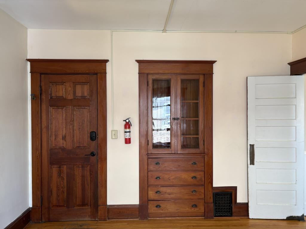 48 Monroe St - Photo 4 of 6