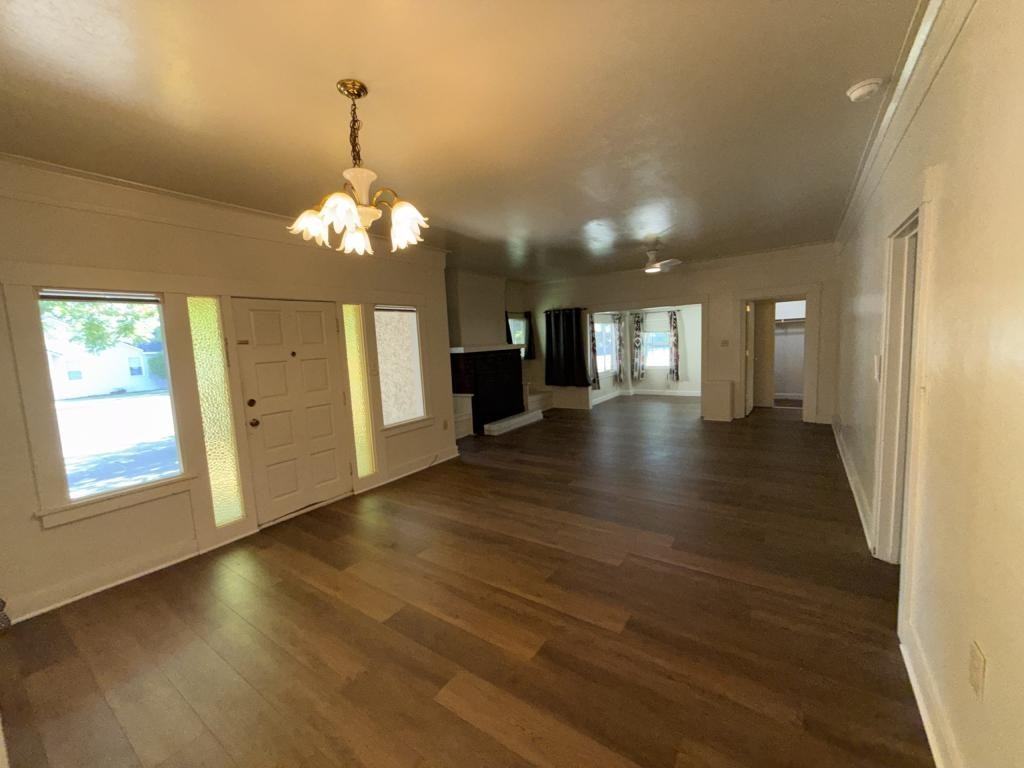 405 N 1st Ave - Photo 4 of 12