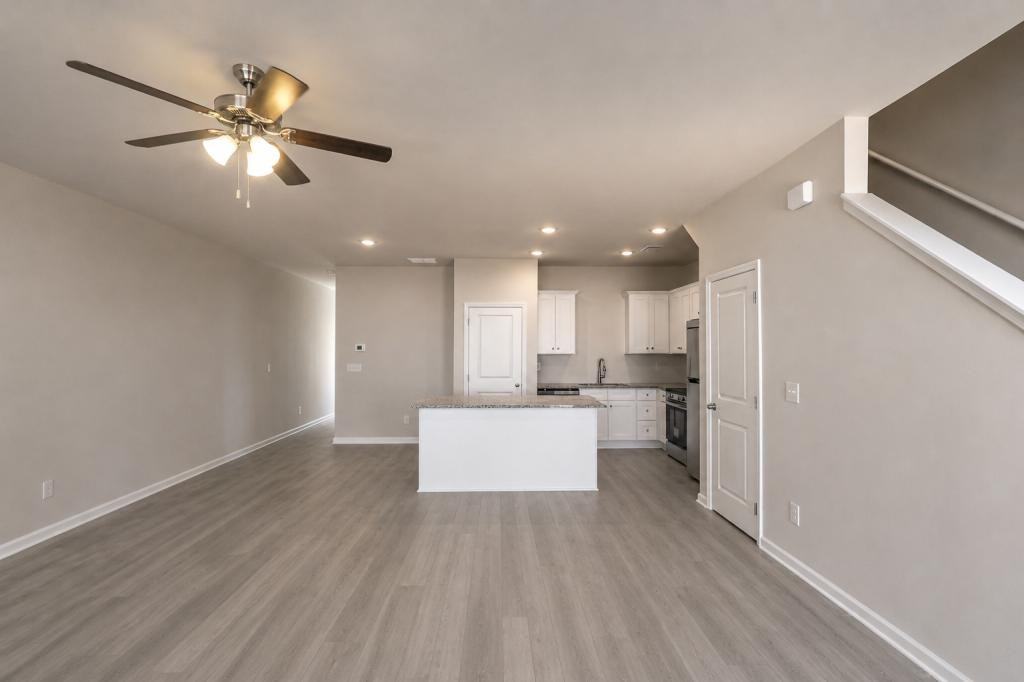 4220 Crosby Lane - Photo 4 of 18