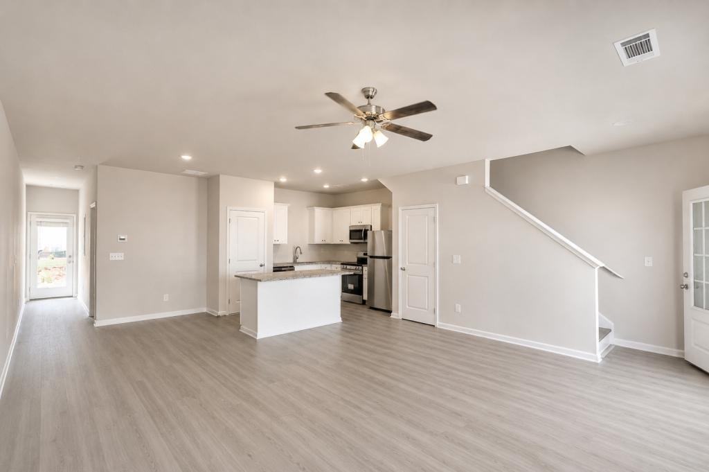 4220 Crosby Lane - Photo 7 of 18
