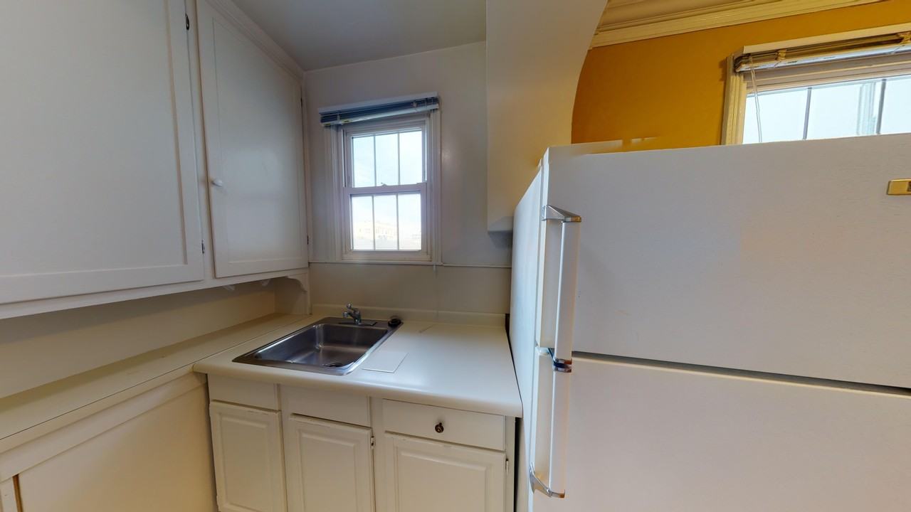 1635 Gough Street - Photo 4 of 15