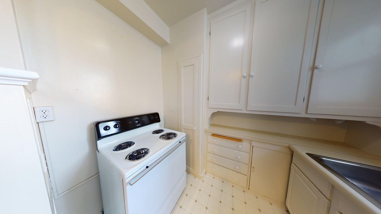 1635 Gough Street - Photo 5 of 15