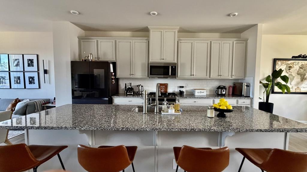 909 Portrush Ln - Photo 4 of 25