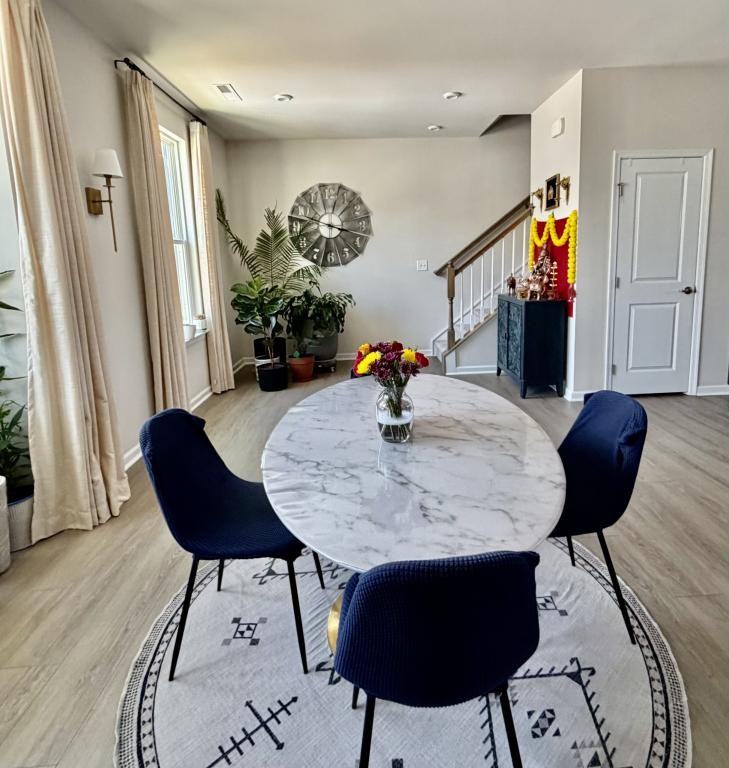 909 Portrush Ln - Photo 6 of 25