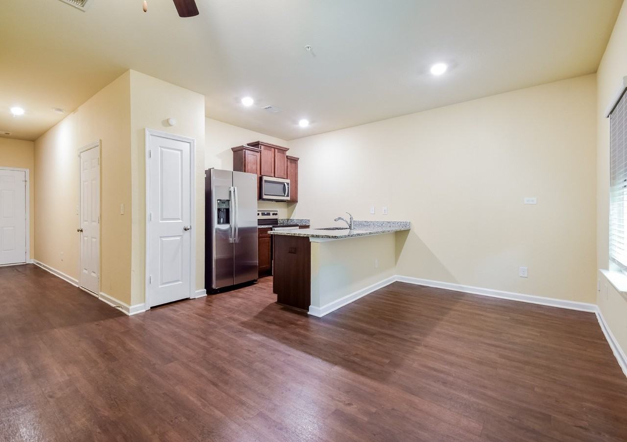 306 Highwood Ln - Photo 5 of 23