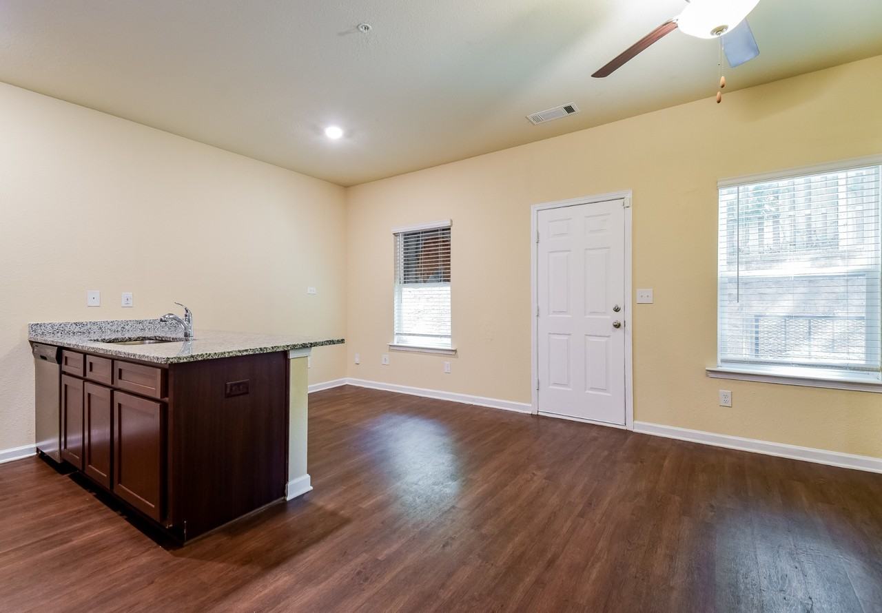 306 Highwood Ln - Photo 6 of 23
