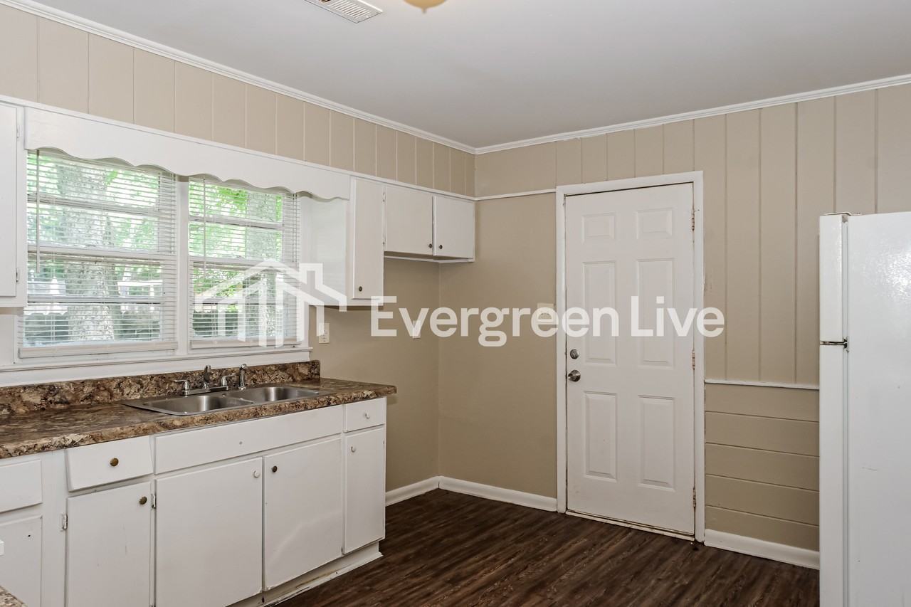 216 8th Ave Sw - Photo 7 of 16