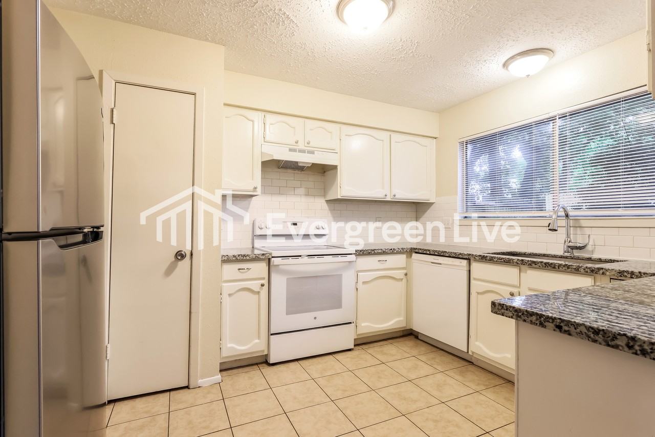 16326 Dew Drop Ln - Photo 2 of 14