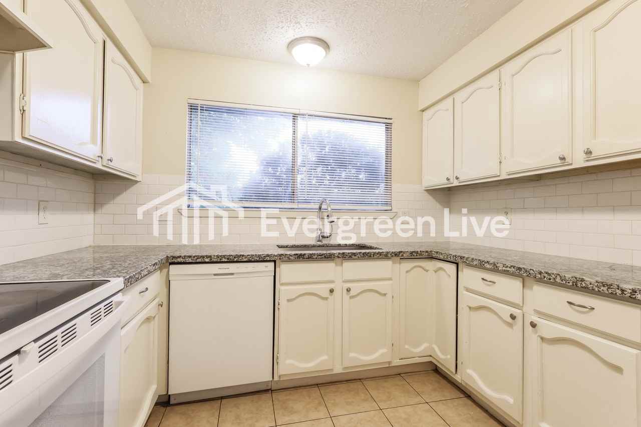 16326 Dew Drop Ln - Photo 3 of 14