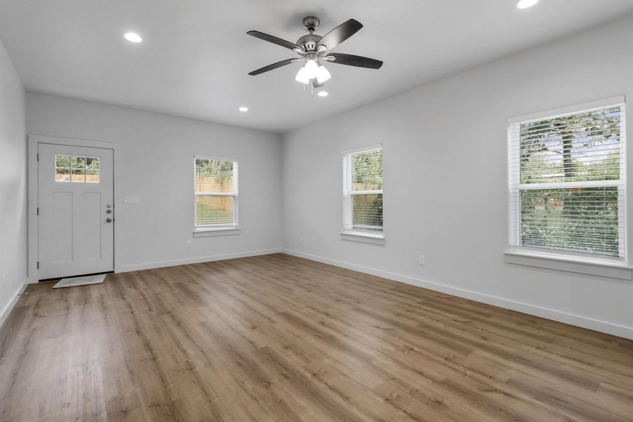 312 E Shepherd St #312 - Photo 2 of 18