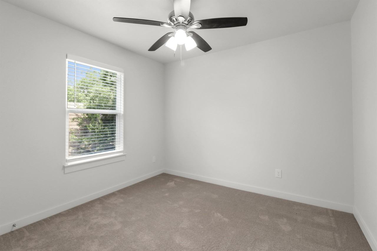 312 E Shepherd St #312 - Photo 3 of 18