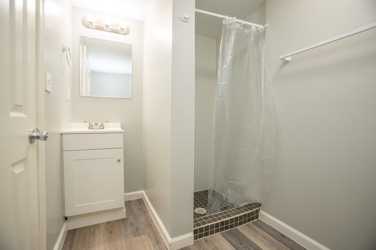 1518 E Mccarty St #16 - Photo 2 of 8