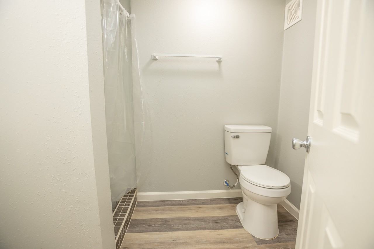 1518 E Mccarty St #16 - Photo 3 of 8