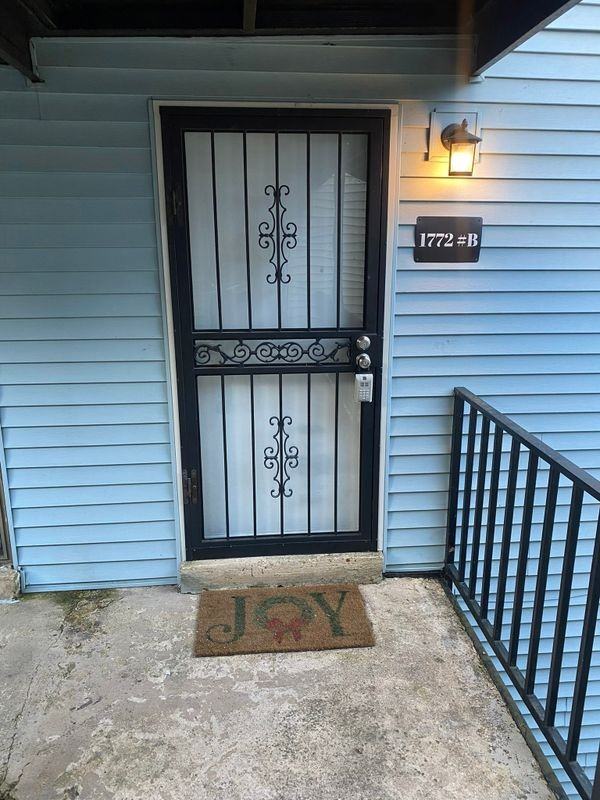 1772 6th Crompton Sq ##B - Photo 2 of 17