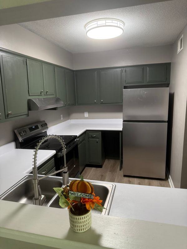 1772 6th Crompton Sq ##B - Photo 7 of 17
