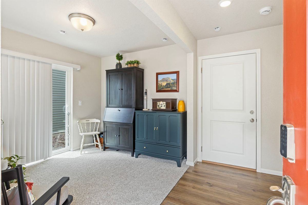 9440 Oro City Loop - Photo 3 of 27