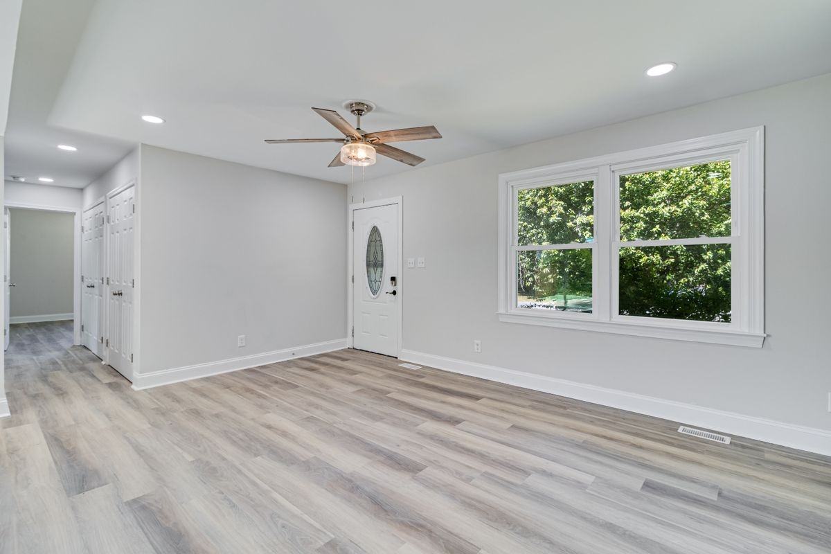 27419 Birch Manor Cir - Photo 4 of 37