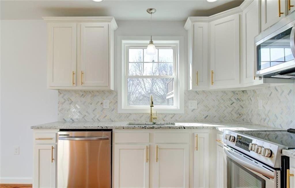 17 Slocum St ##1 - Photo 6 of 24