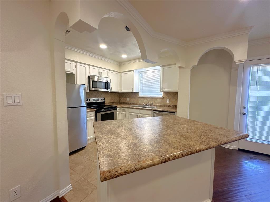 1600 Pecan Chase Cir #6 - Photo 4 of 14