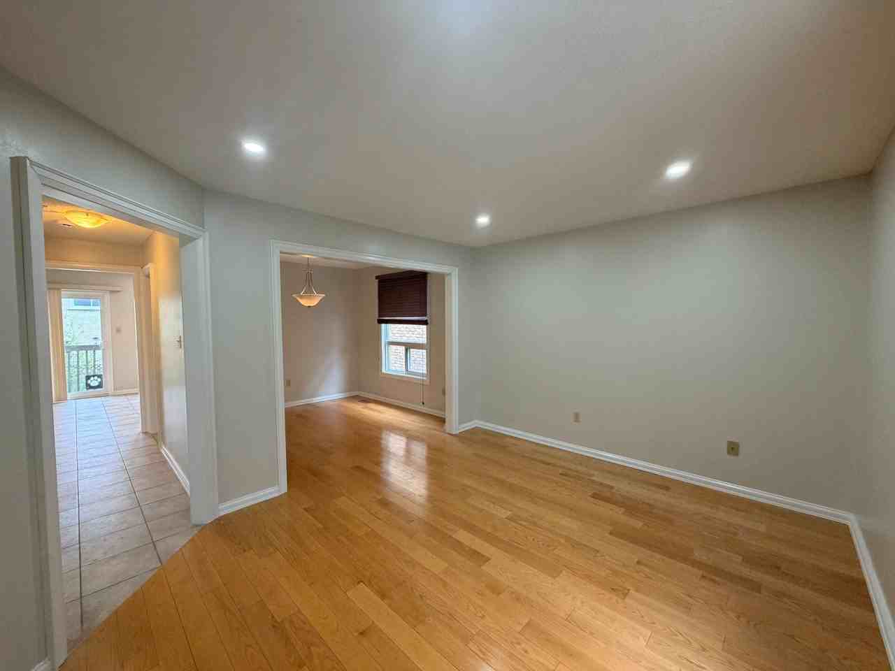 65 Hewitt Cres #MAIN - Photo 3 of 18