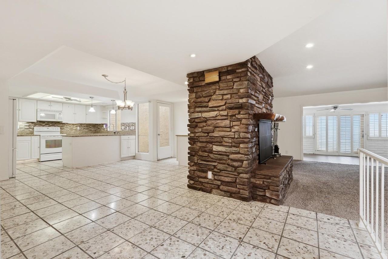 7814 E Mackenzie Dr - Photo 2 of 32