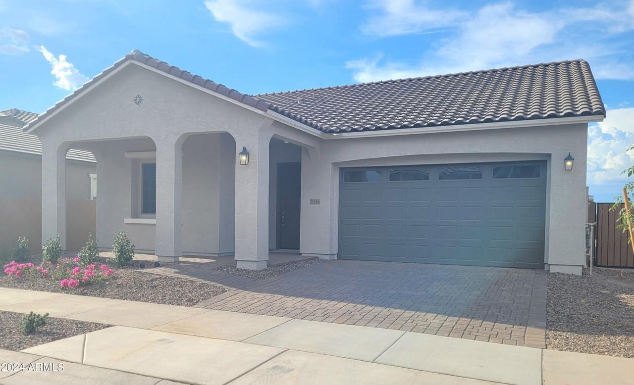 21866 E Stirrup Ct - Photo 2 of 30