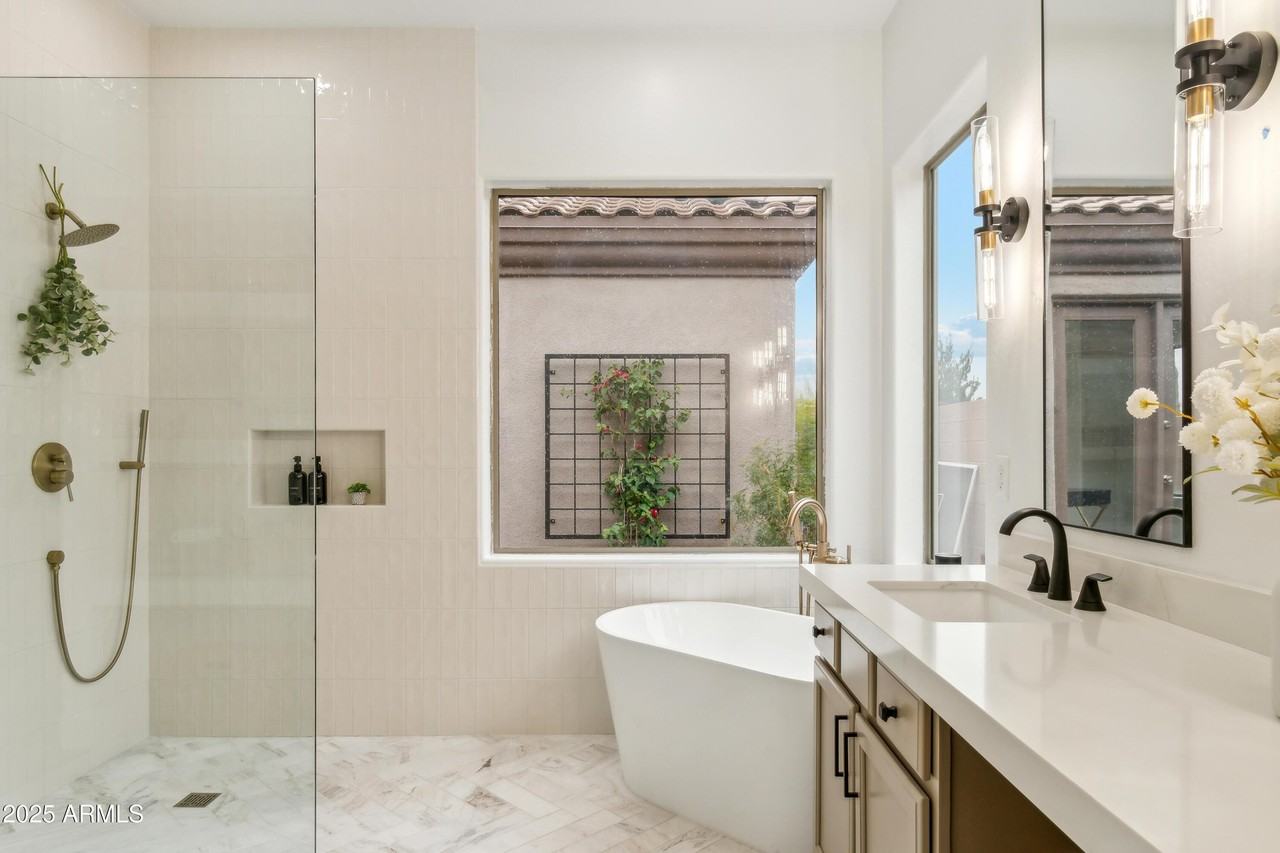 40614 N Harbour Town Ct - Photo 3 of 36