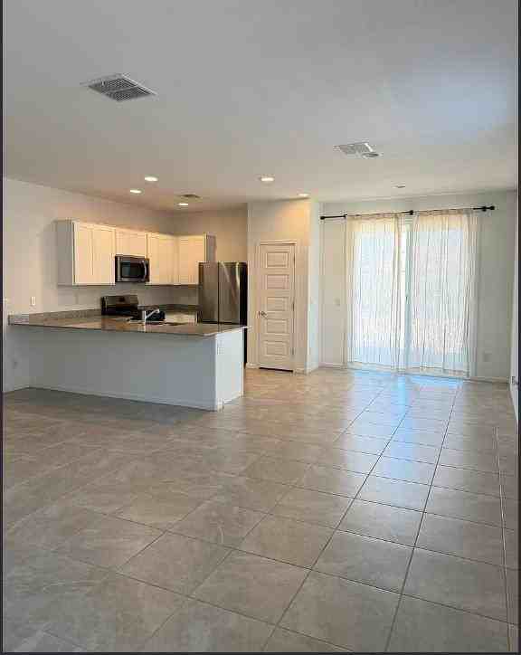 2414 W La Salle St - Photo 3 of 19