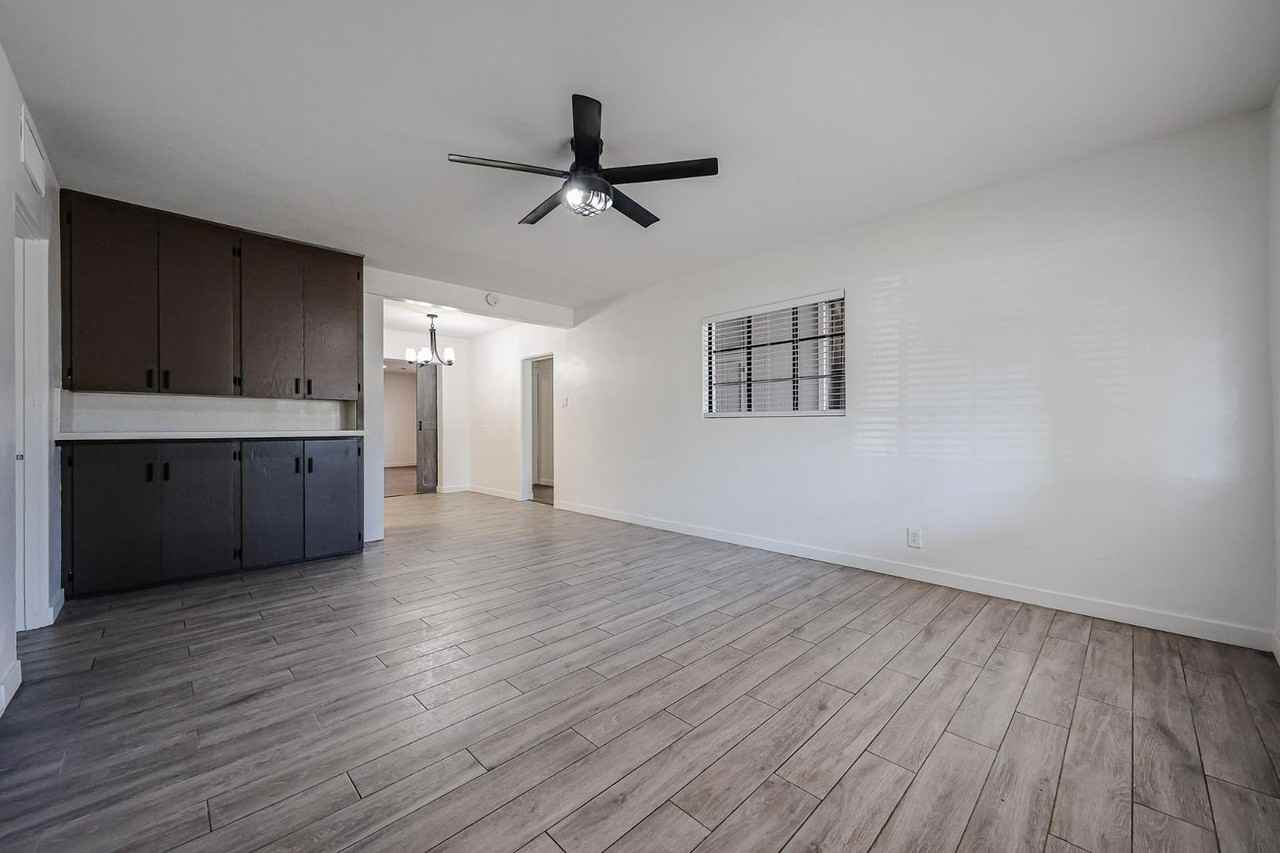 2816 N 33rd Pl - Photo 2 of 50