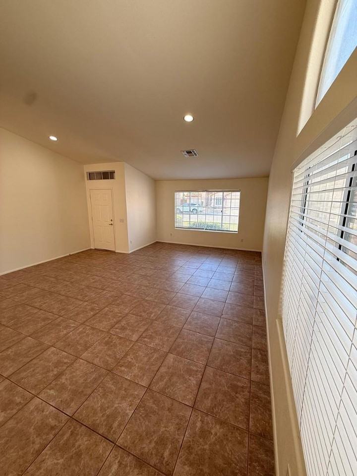4556 E Charleston Ave - Photo 4 of 37