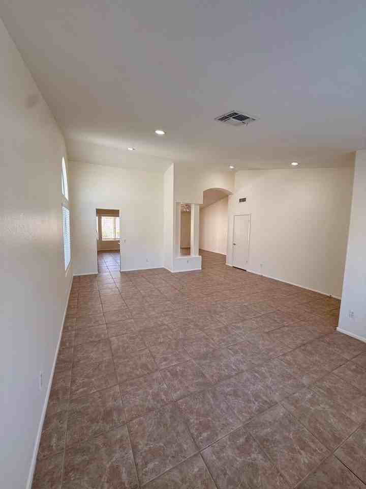 4556 E Charleston Ave - Photo 6 of 37