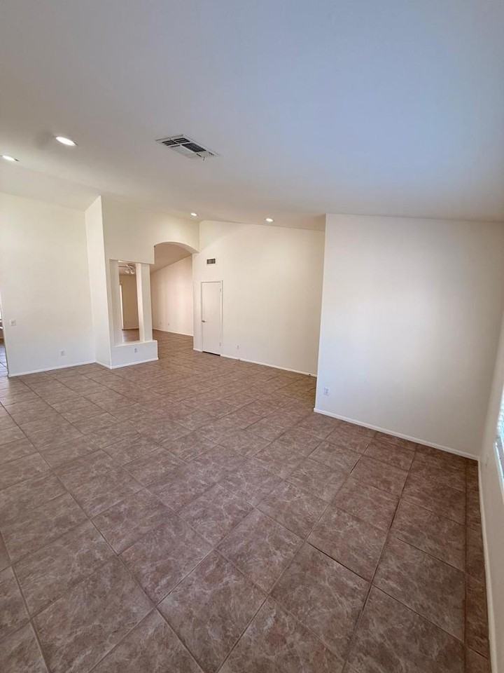 4556 E Charleston Ave - Photo 7 of 37