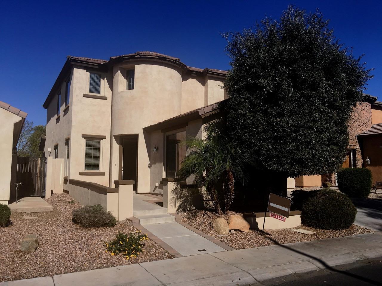 300 W Wisteria Pl