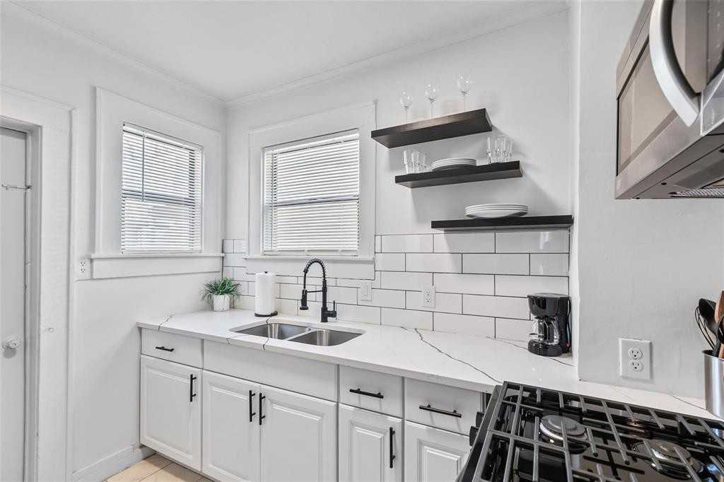 201 E 12th St #203 - Photo 6 of 14